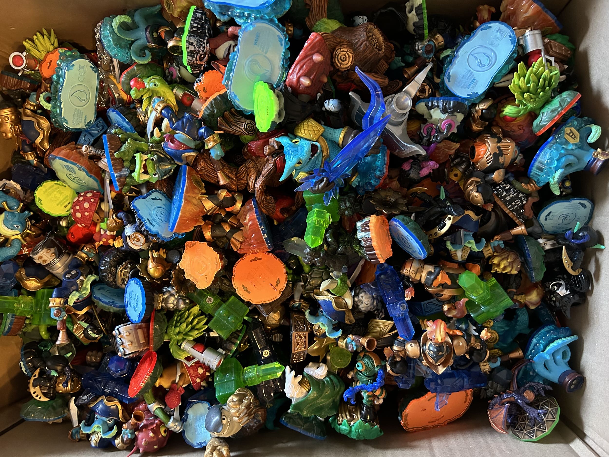 Zufällige Skylanders Figuren Spyros Adventure bis Imaginators Restposten